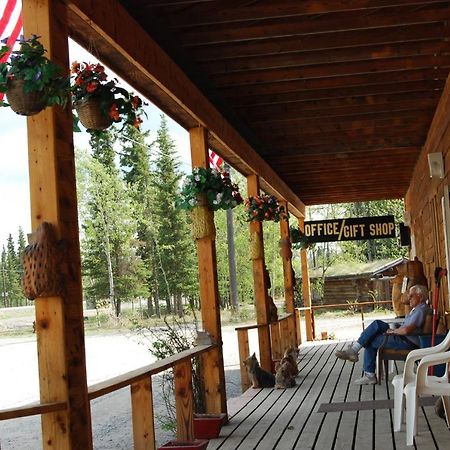 The Golden Bear Motel Ток Экстерьер фото