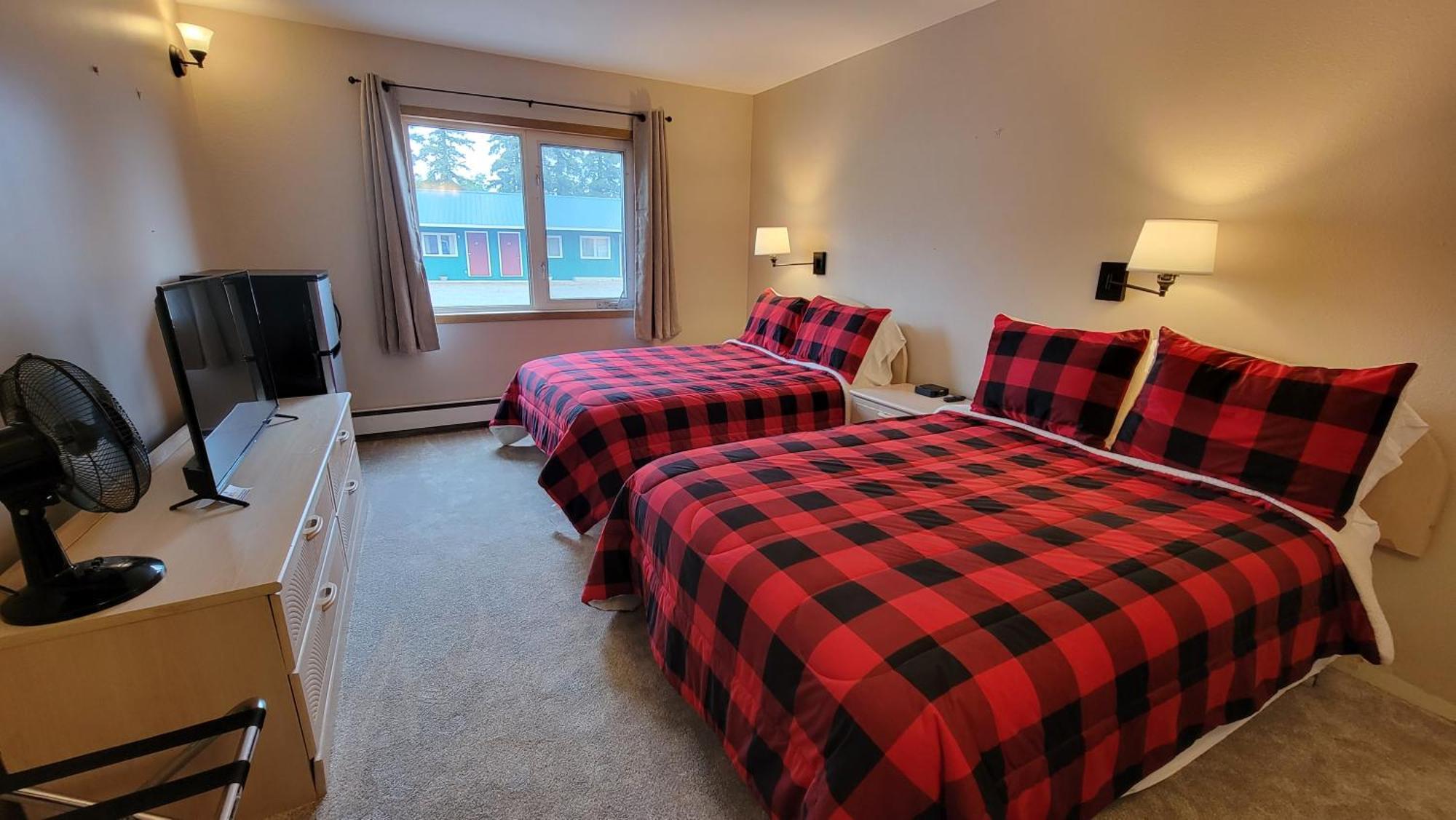 The Golden Bear Motel Ток Экстерьер фото