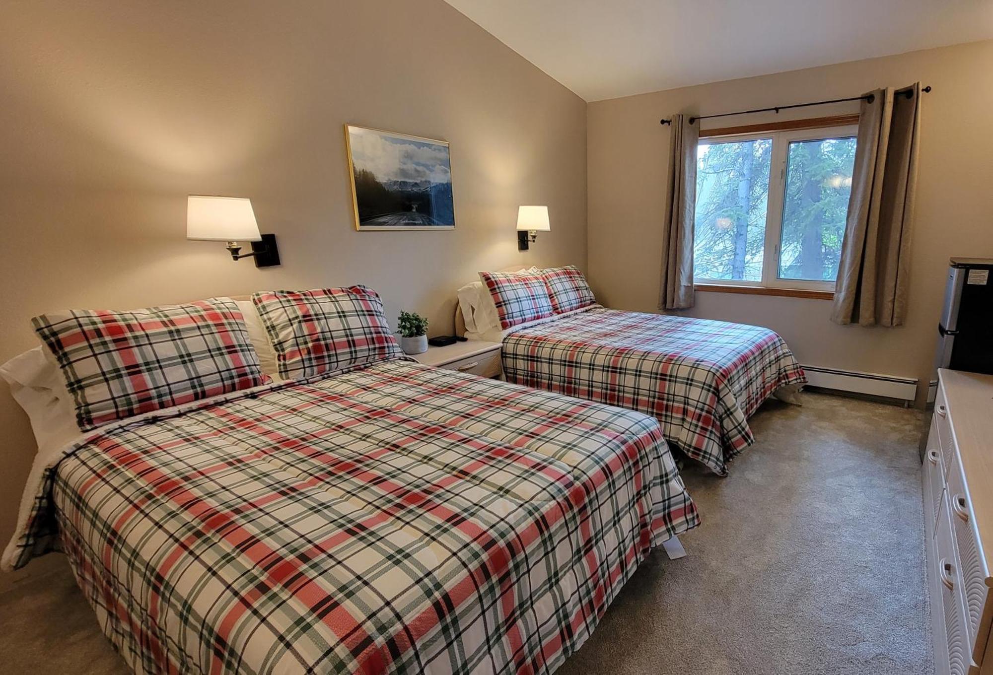 The Golden Bear Motel Ток Экстерьер фото