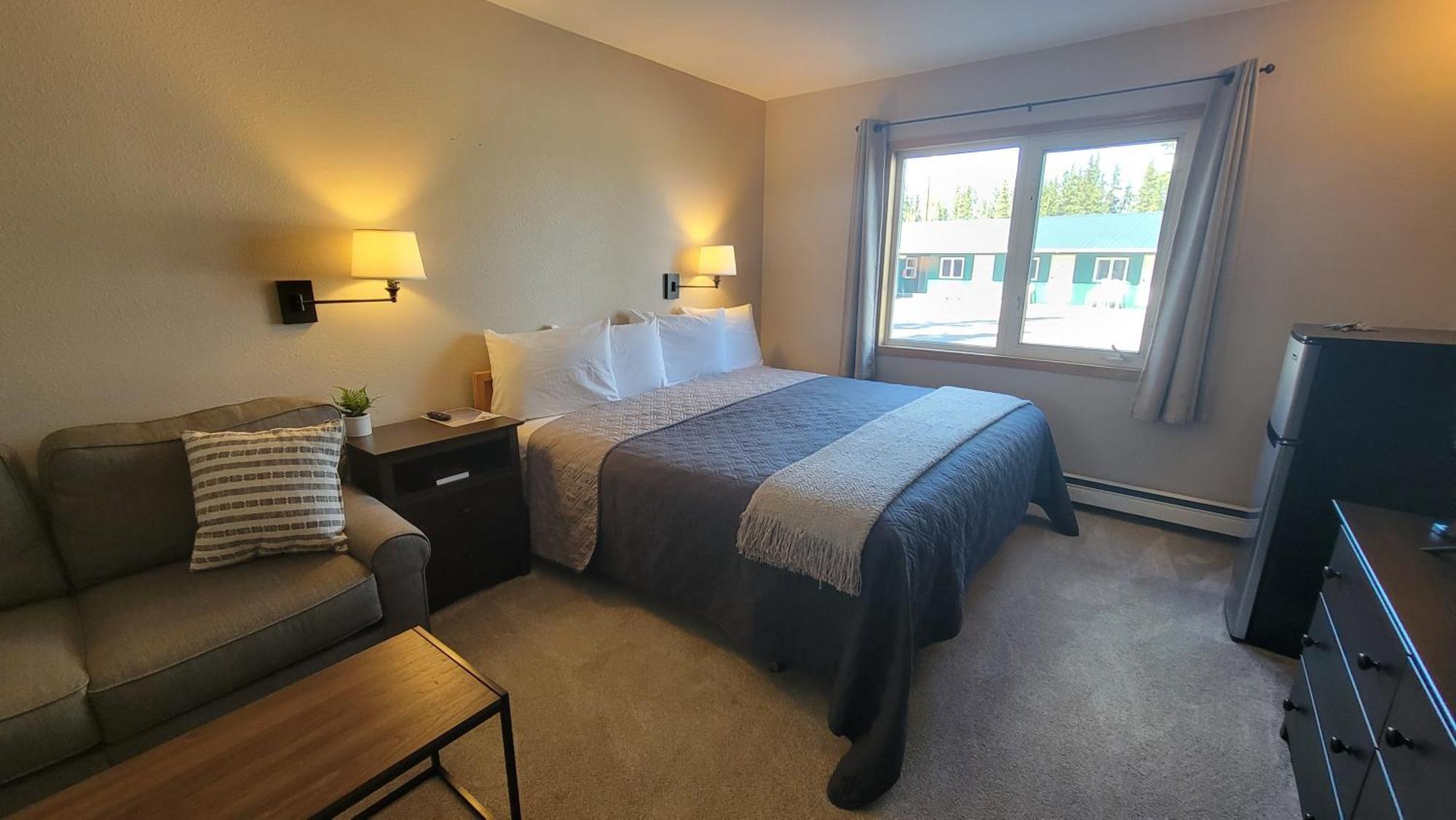 The Golden Bear Motel Ток Экстерьер фото