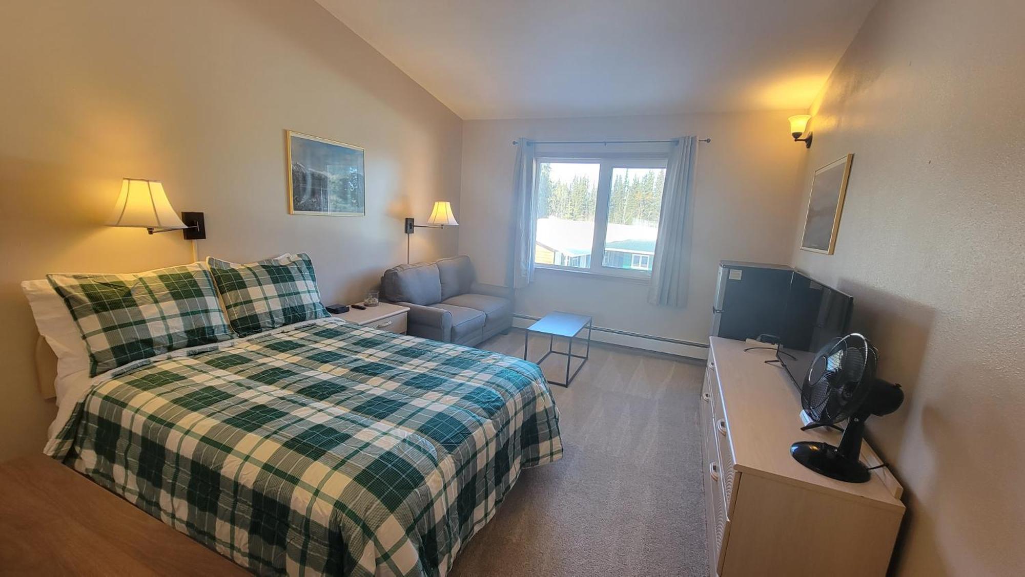 The Golden Bear Motel Ток Экстерьер фото