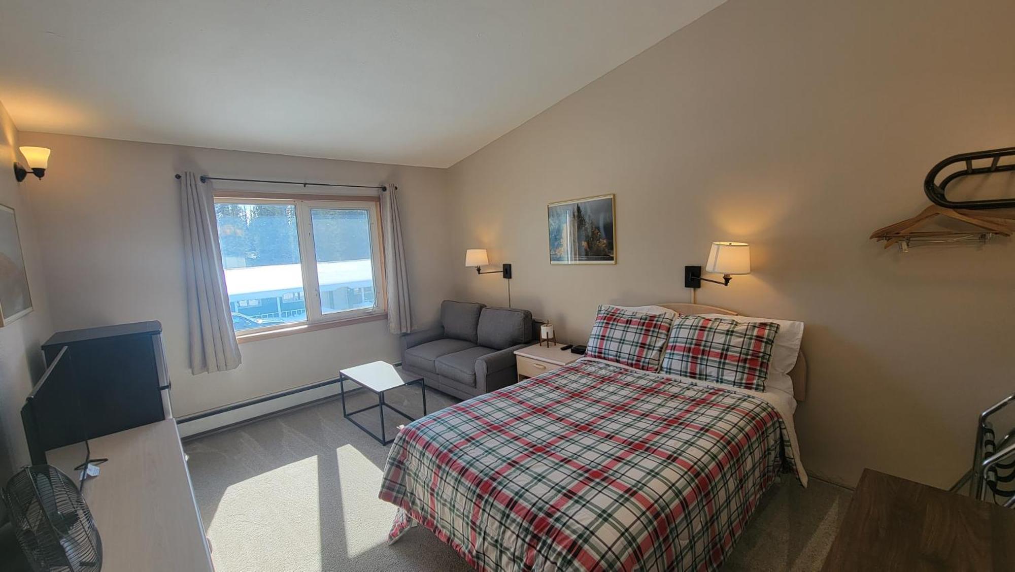 The Golden Bear Motel Ток Экстерьер фото