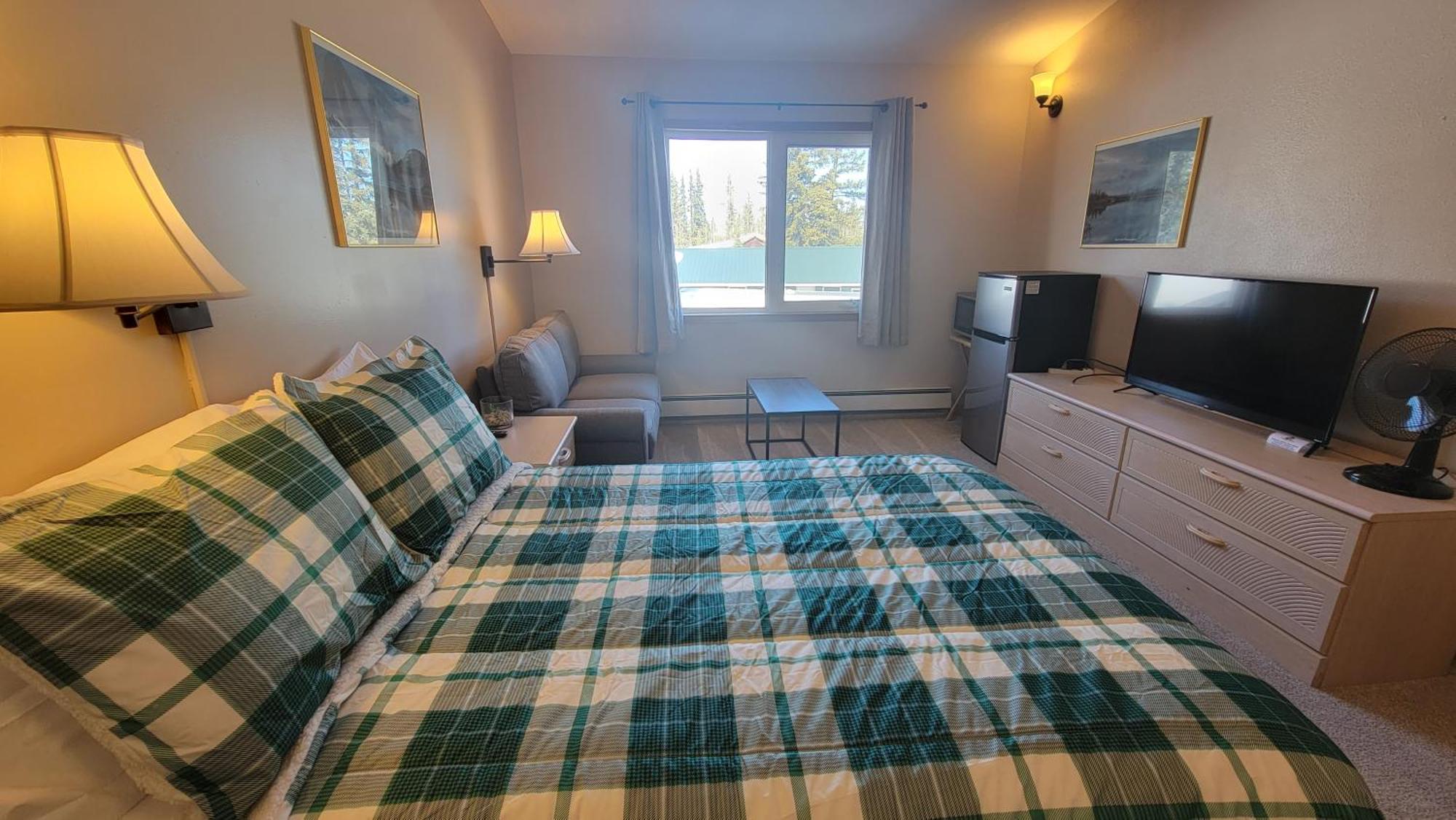 The Golden Bear Motel Ток Экстерьер фото