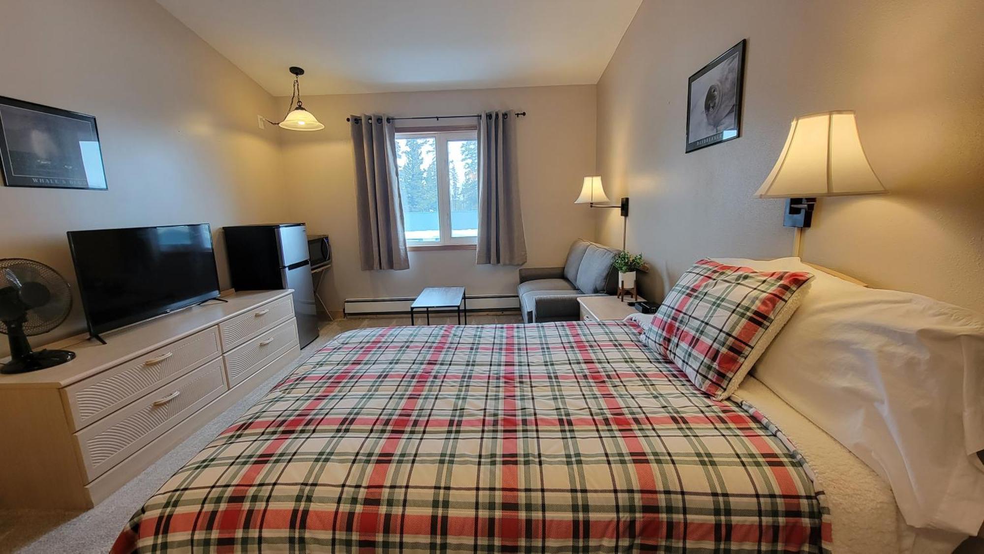 The Golden Bear Motel Ток Экстерьер фото