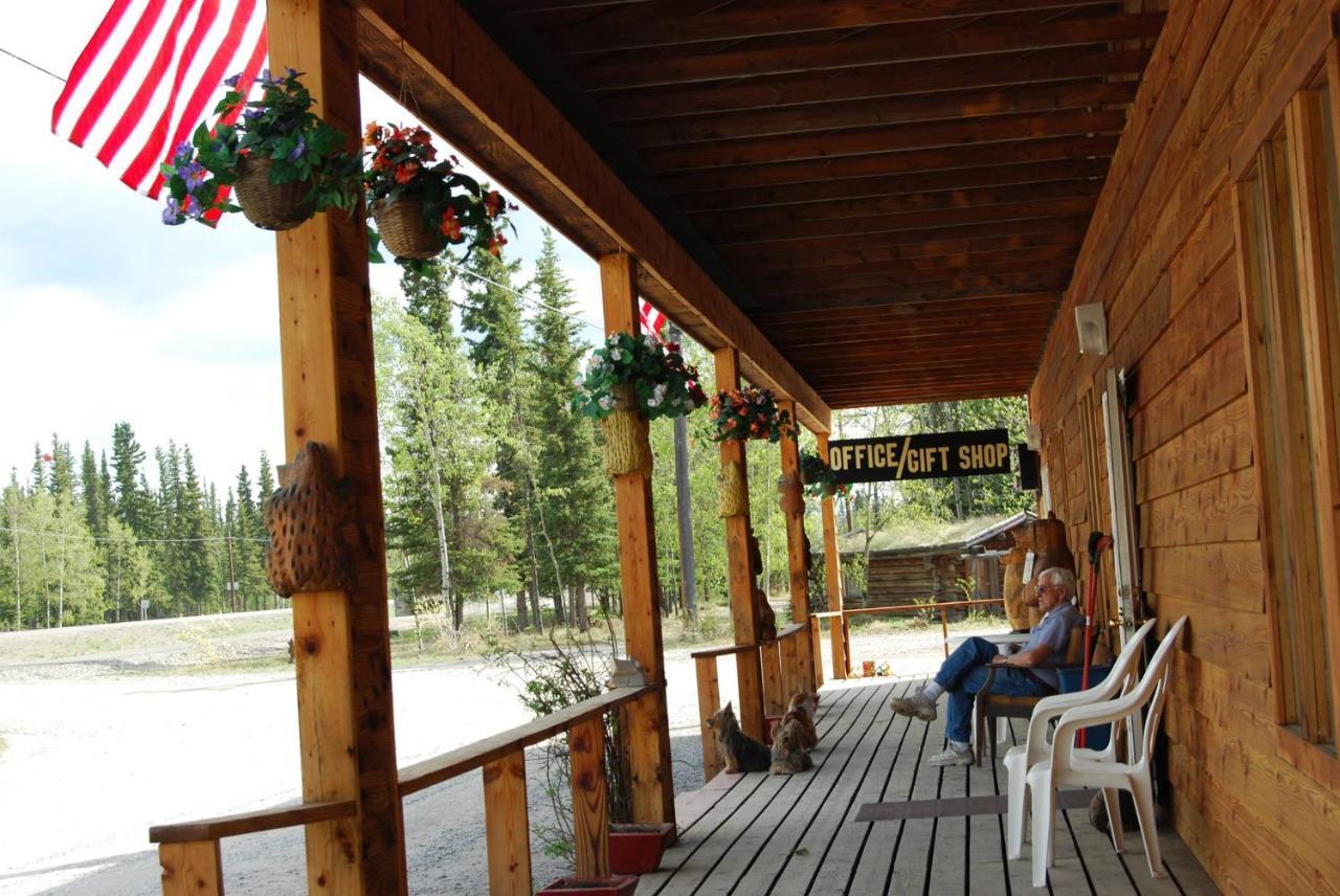 The Golden Bear Motel Ток Экстерьер фото