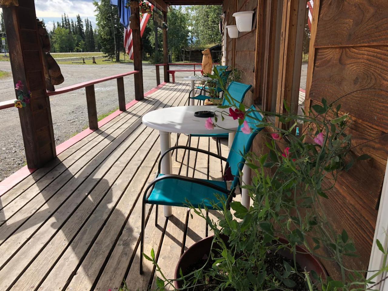 The Golden Bear Motel Ток Экстерьер фото
