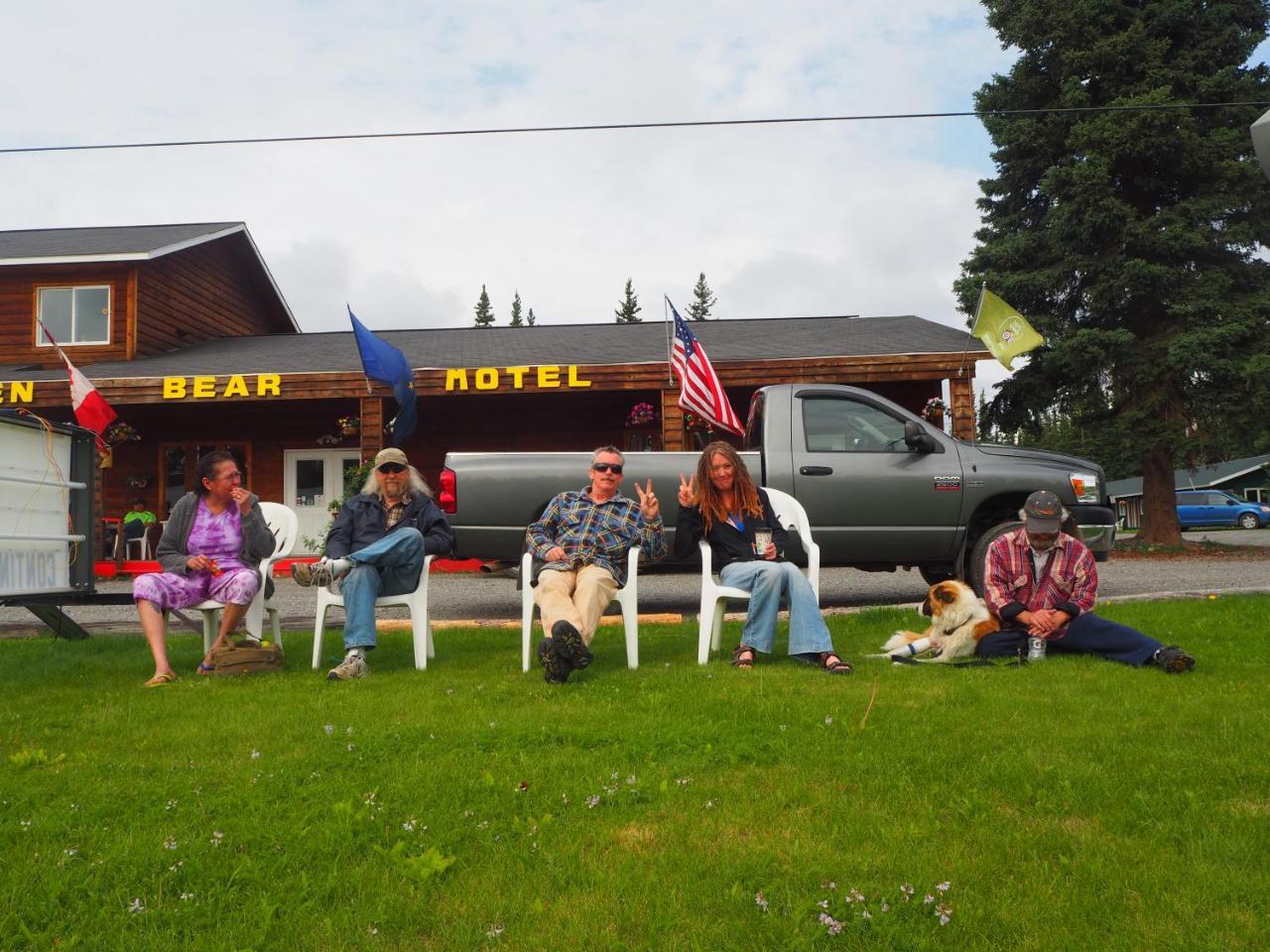 The Golden Bear Motel Ток Экстерьер фото