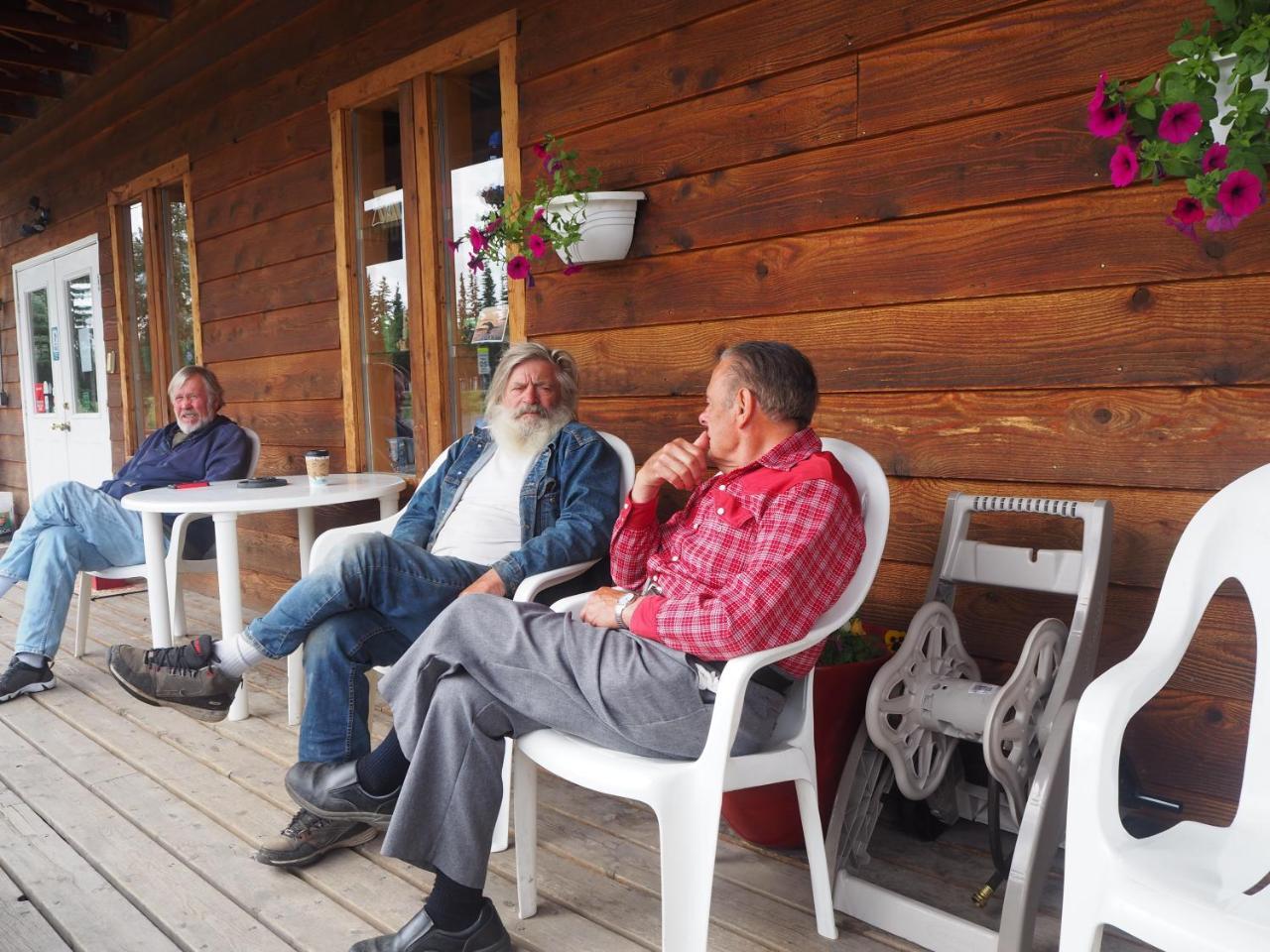 The Golden Bear Motel Ток Экстерьер фото
