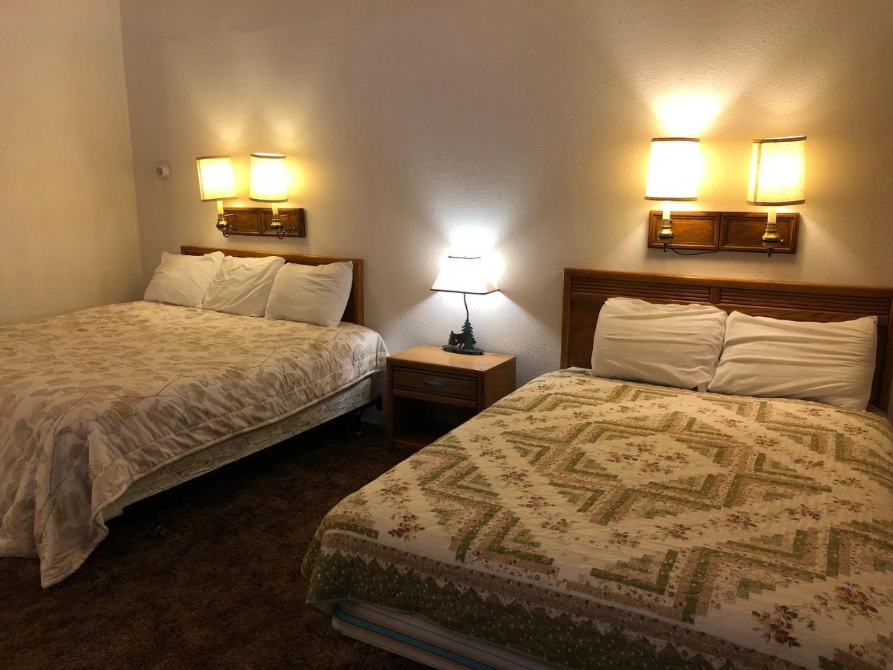 The Golden Bear Motel Ток Экстерьер фото